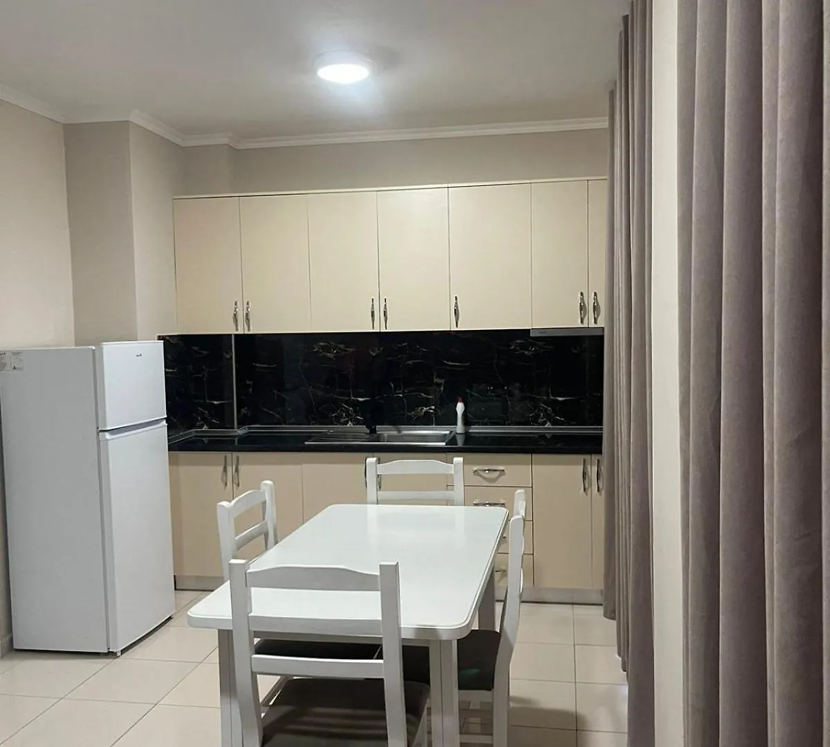 Romina'S Apartments Lezha
